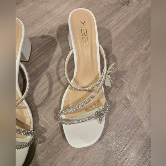 X2B Butterfly Rhinestone Strappy Mules White Sz 9 - Picture 7 of 12